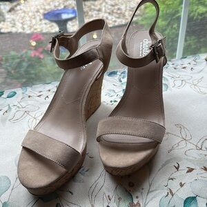 Charles by Charles David Nude suede sandals Size 8